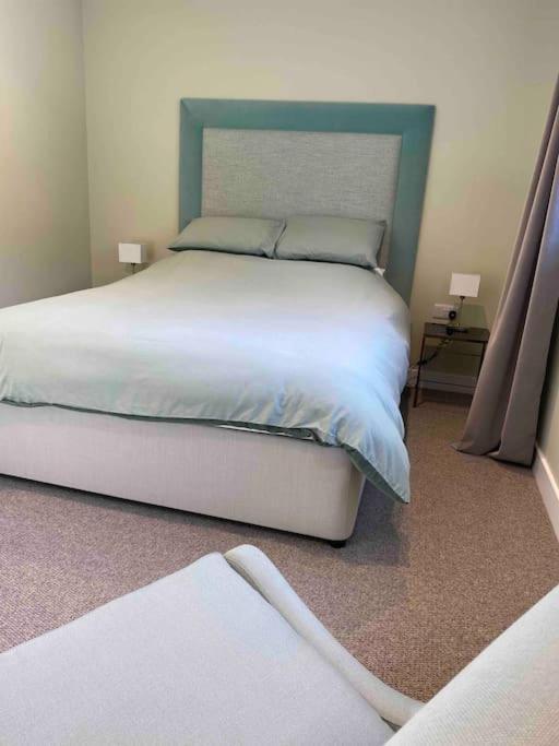 Larks Leaze Lodge, Steeple Ashton, Wiltshire โทรว์บริดจ์ ภายนอก รูปภาพ