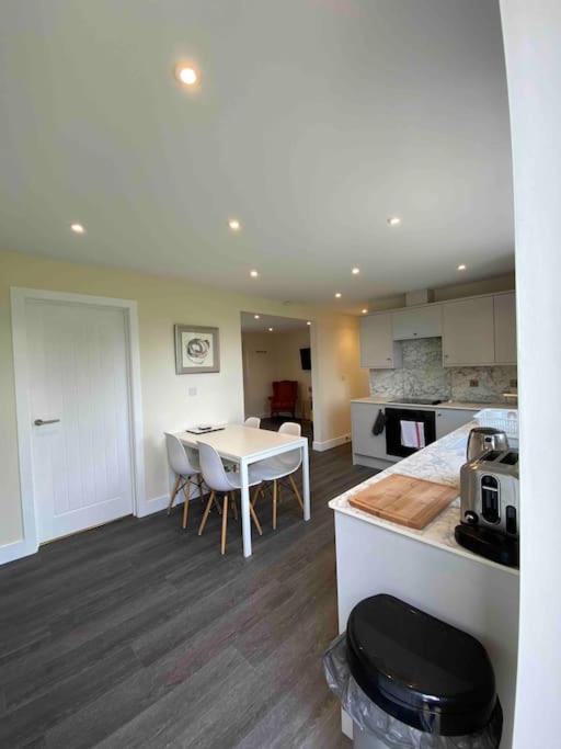 Larks Leaze Lodge, Steeple Ashton, Wiltshire โทรว์บริดจ์ ภายนอก รูปภาพ