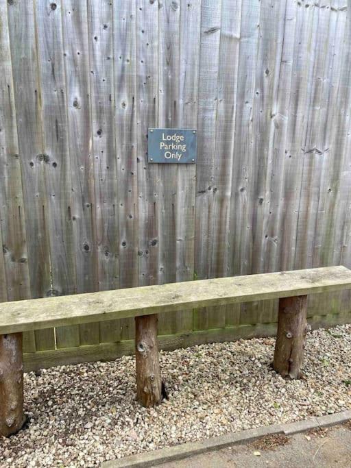Larks Leaze Lodge, Steeple Ashton, Wiltshire โทรว์บริดจ์ ภายนอก รูปภาพ