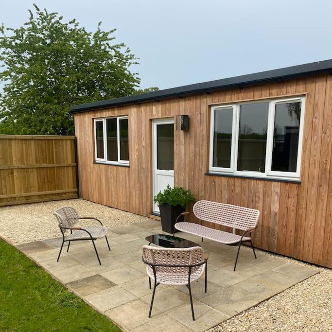 Larks Leaze Lodge, Steeple Ashton, Wiltshire โทรว์บริดจ์ ภายนอก รูปภาพ