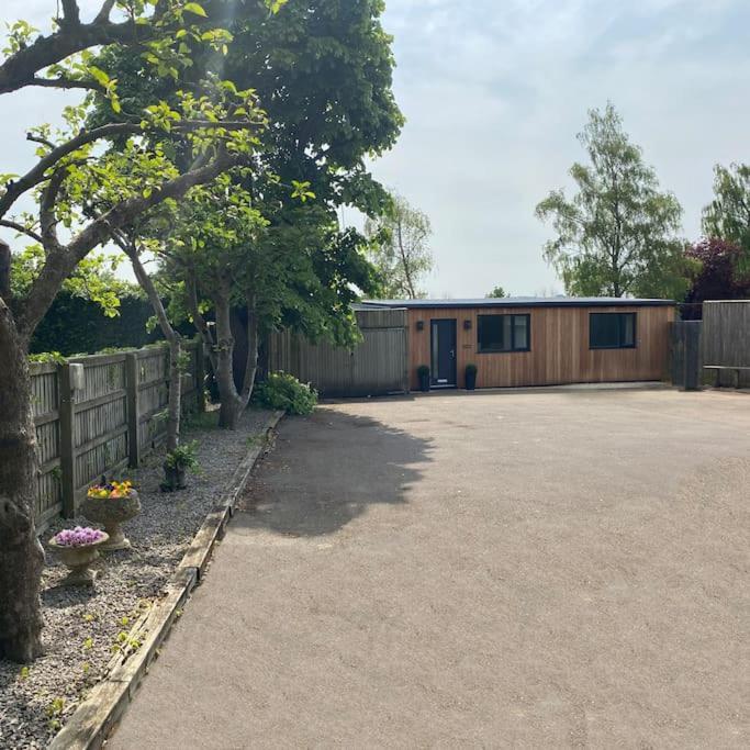 Larks Leaze Lodge, Steeple Ashton, Wiltshire โทรว์บริดจ์ ภายนอก รูปภาพ