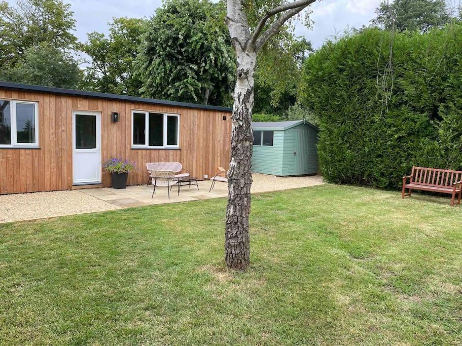 Larks Leaze Lodge, Steeple Ashton, Wiltshire โทรว์บริดจ์ ภายนอก รูปภาพ
